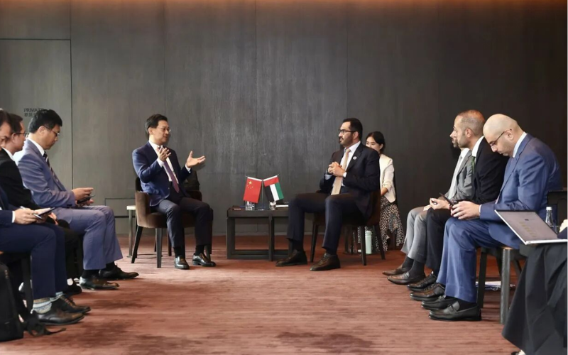 阿联酋工业与先进技术部长、ADNOC董事总经理一行与918.com技术进行座谈，索求工业AI合作新蹊径